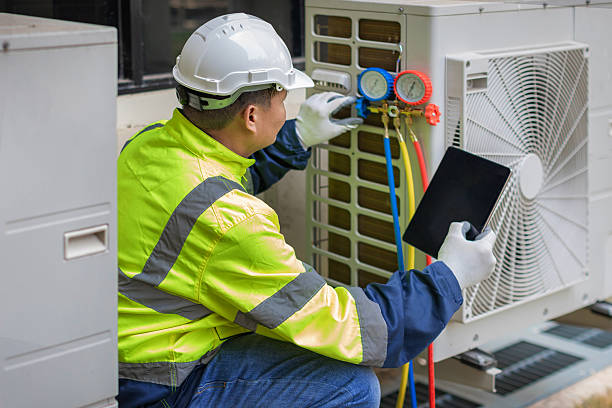 Professional Hvac technician working in Oak Harbor, OH